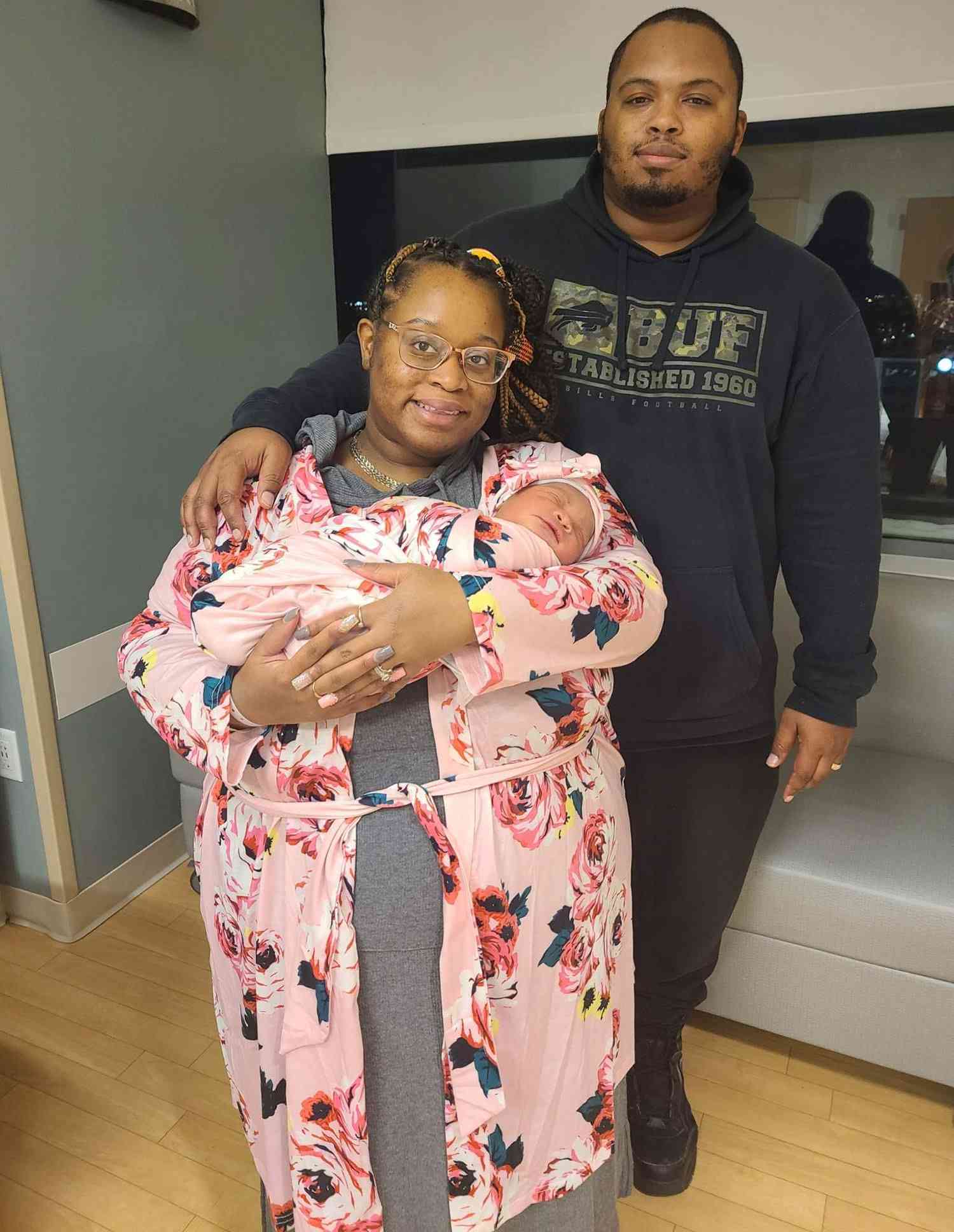 Erica and Davon Thomas with their newborn daughter Devynn