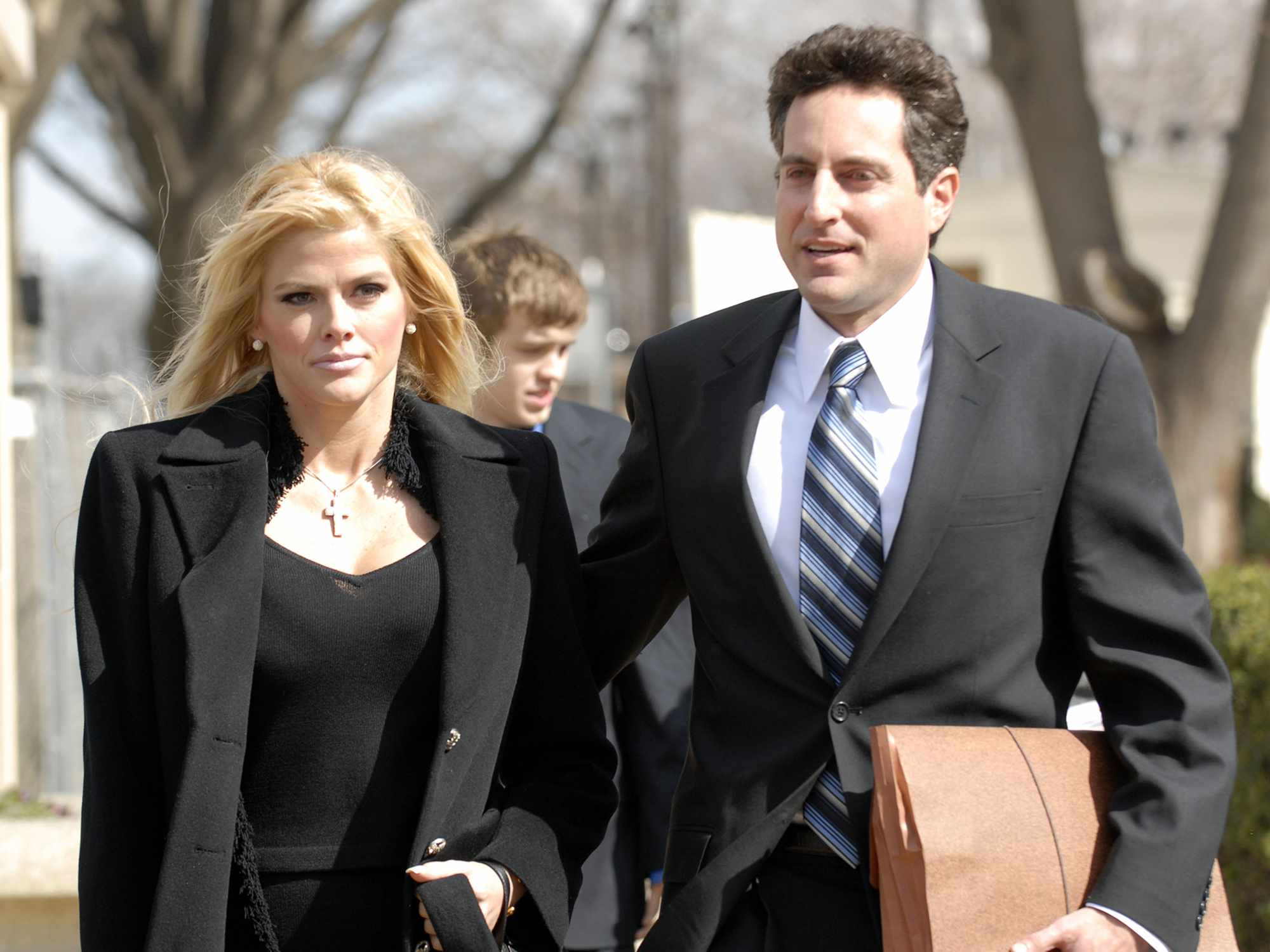 Anna Nicole Smith and her attorney Howard Stern leave the US Supreme Court in Washington, DC