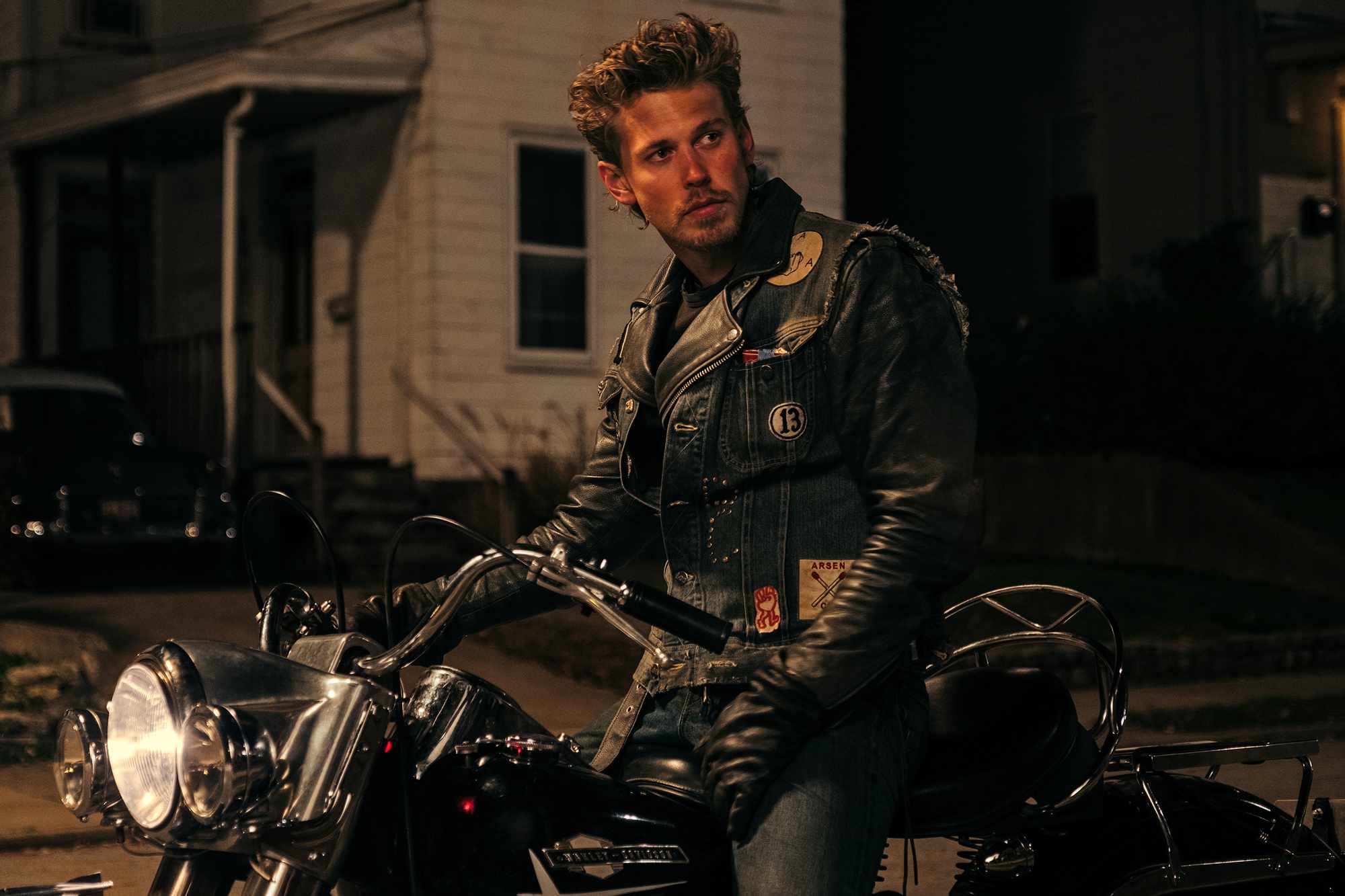 Austin Butler stars as Benny in director Jeff Nichols' THE BIKERIDERS, a Focus Features release