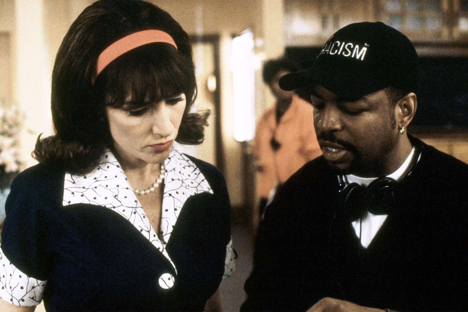 SMART HOUSE, Katey Sagal, director LeVar Burton on-set, 1999.