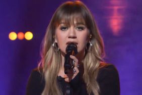 Kelly Clarkson singing somewhere over the rainbow