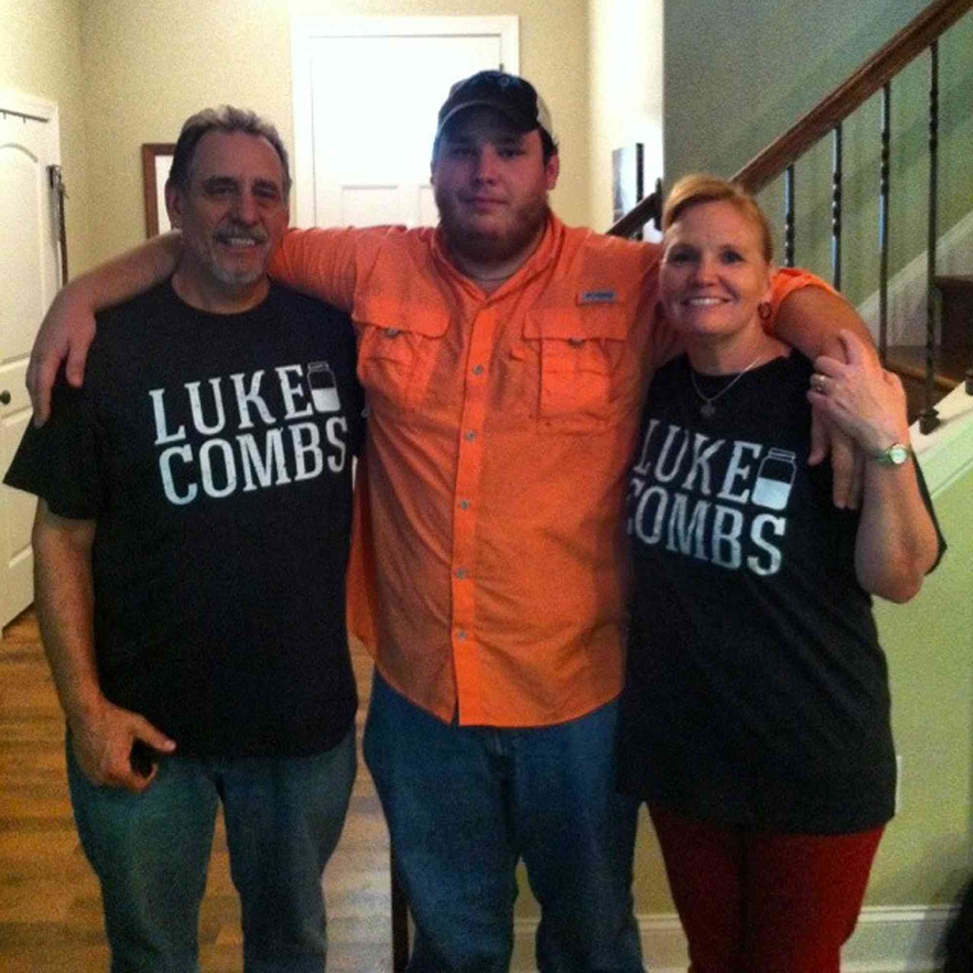 Luke Combs with his parents Rhonda and Chester Combs. 