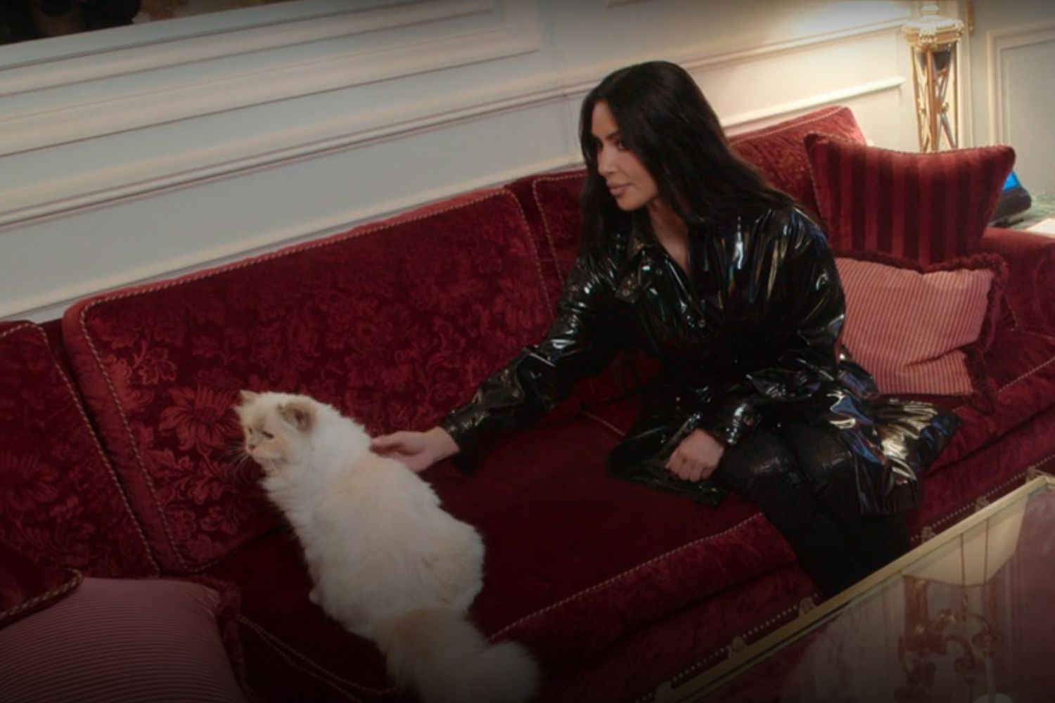 Kim Kardasian meeting Karl Lagerfeld's cat Choupette. 