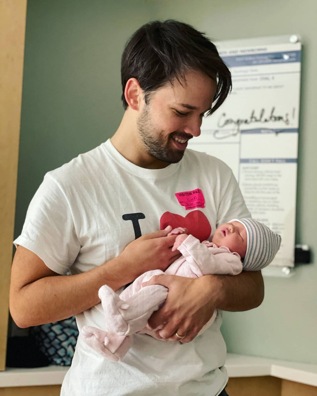 Nathan kress welcomes baby