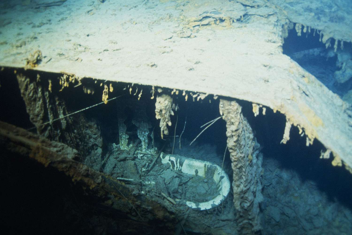 THE ATLANTIC OCEAN THE NORTH OF NEWFOUNDLAND: Titanic. Wreck of Titanic, poured at night from April 14 till 15th 1912, in the Atlantic Ocean the North off Newfoundland. During his inaugural journey, he had to connect Southampton to New York E Between 1 491 and 1 513 persons died during the wreck. The wreck is lying 4000 meters. A bathtub part of one of ship cabins, the Atlantic Ocean the North of Newfoundland in 1996. (Photo by Xavier DESMIER/Gamma-Rapho via Getty Images)