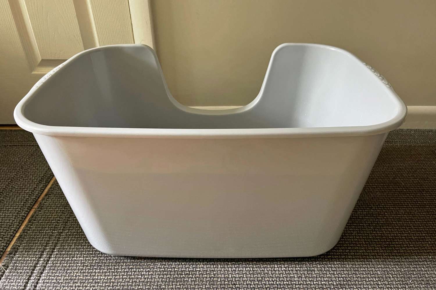 the back-view of the Smart Paws Cat Litter Box with High Sides