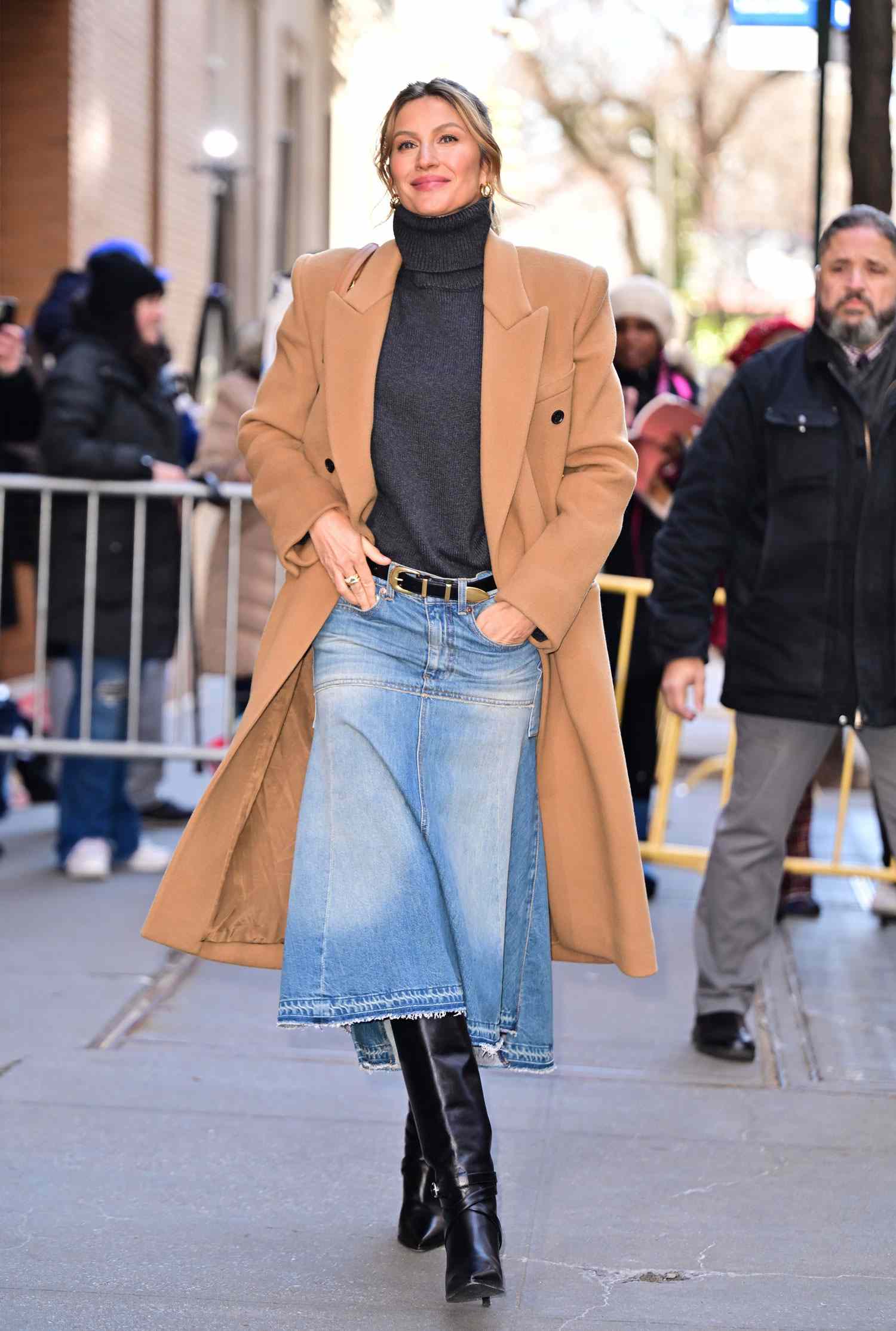 Gisele BÃ¼ndchen's Flared Denim Midi Skirt