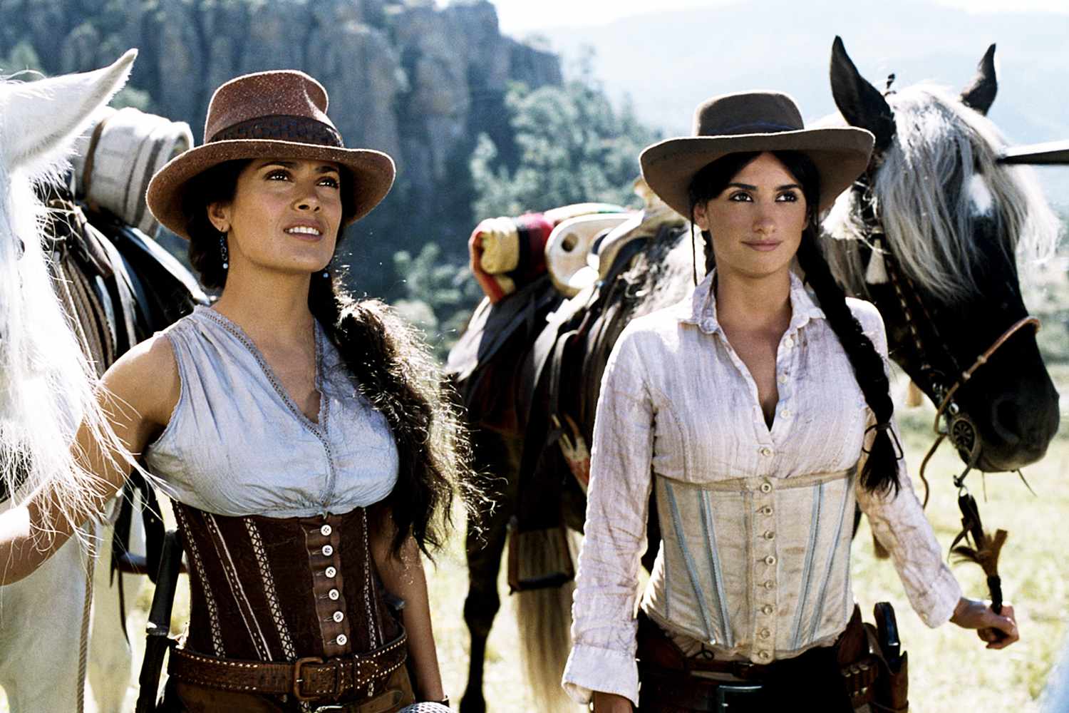 Pictured: (L-R) Salma Hayek and Penélope Cruz in 'Bandidas'