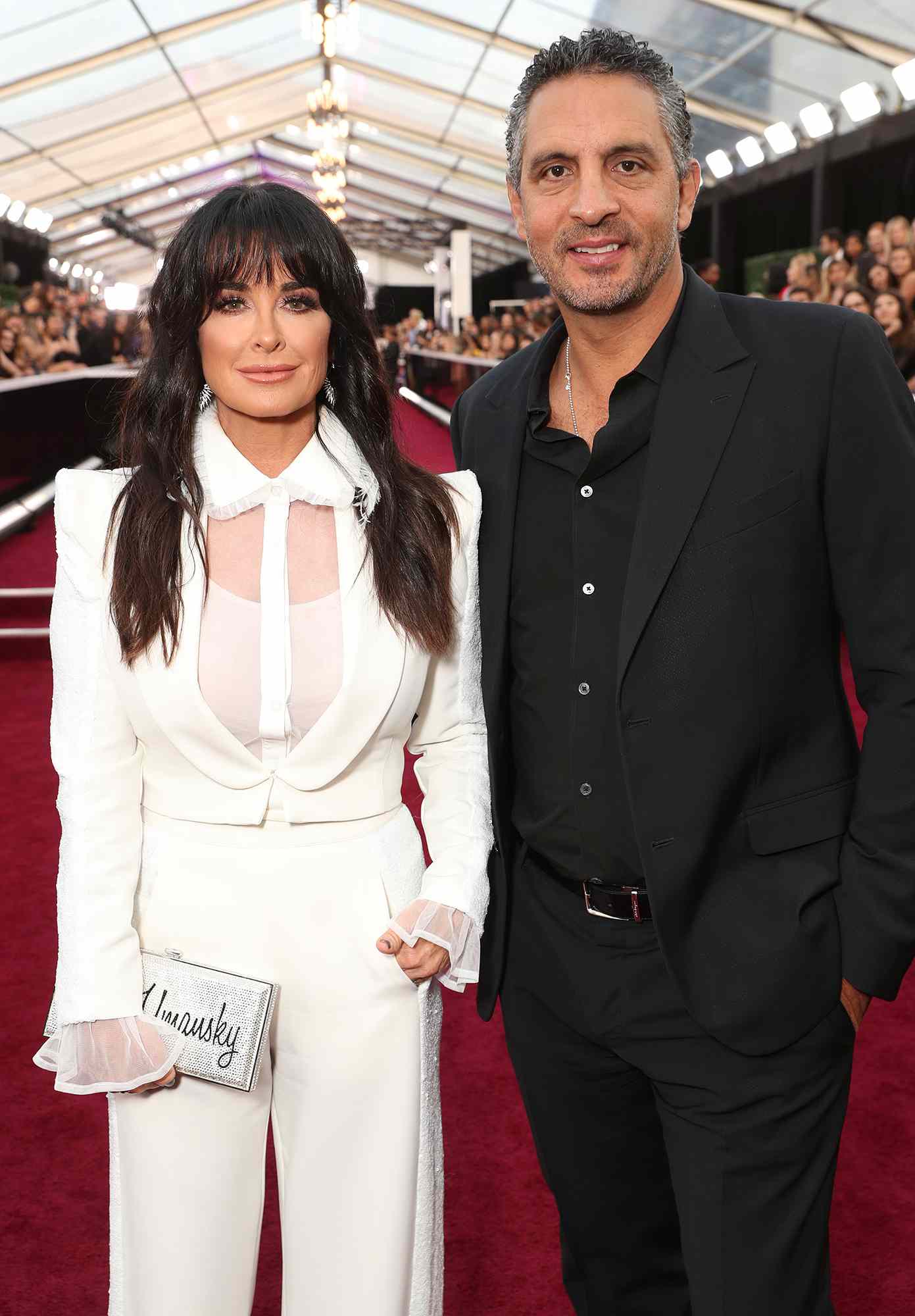 ) Kyle Richards and Mauricio Umansky arrive to the 2019 E! People's Choice Awards