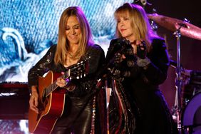 Stevie Nicks welcomes Sheryl Crow to R&R HOF