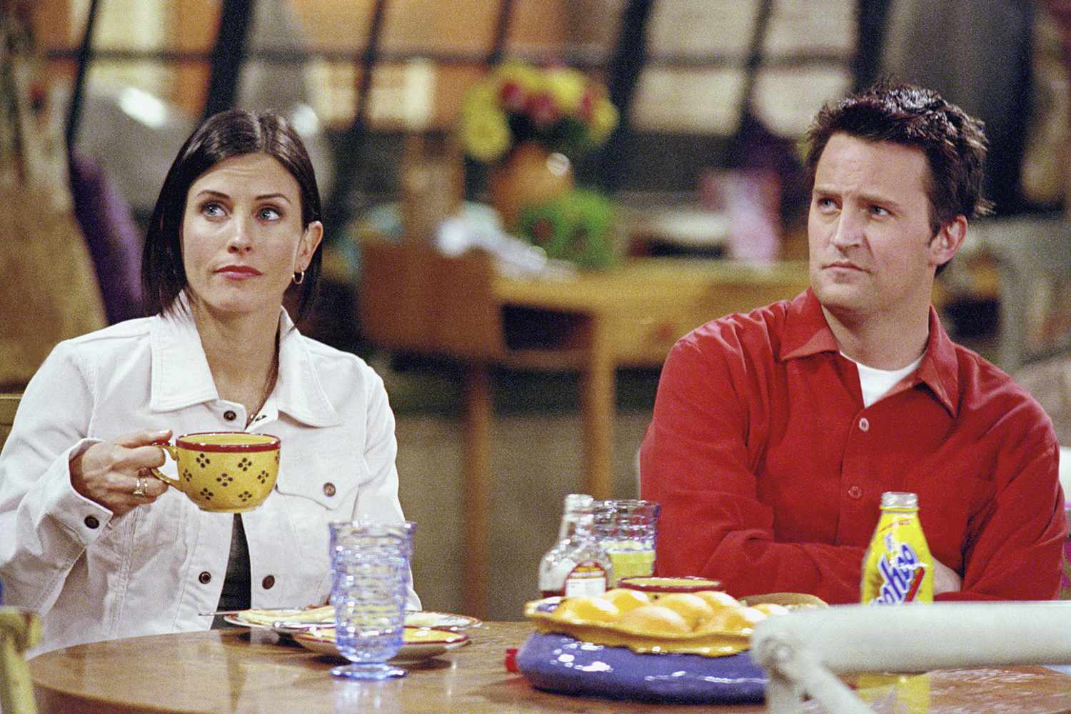 FRIENDS -- "The One with the Truth About London" Episode 16 -- Aired 2/22/2001 -- Pictured: (l-r) Courteney Cox as Monica Geller, Matthew Perry as Chandler Bing