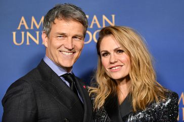 Stephen Moyer and Anna Paquin attend the Los Angeles premiere of Lionsgate's "American Underdog" on December 15, 2021 in Hollywood, California.