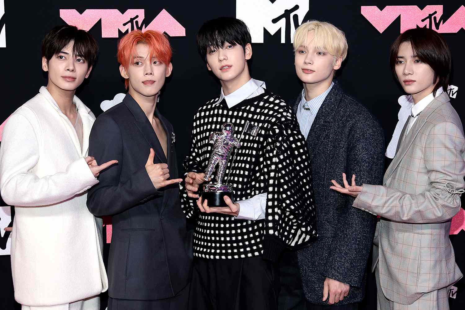 Taehyun, Yeonjun, Soobin, HueningKai and Beomgyu of Tomorrow X Together pose with the Push Performance of The Year award during the 2023 MTV Video Music Awards at the Prudential Center on September 12, 2023 in Newark, New Jersey. 