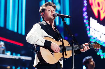 Niall Horan performs onstage at iHeartRadio 102.7 KIIS FM's Jingle Ball 2023 Presented by Capital One at The Kia Forum on December 01, 2023 in Los Angeles, California. (Photo by Emma McIntyre/Getty Images for iHeartRadio)