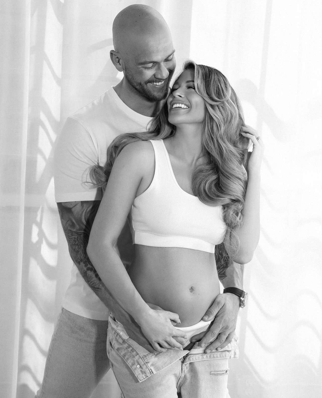Former WWE Star Kelly Kelly Shows Off Baby Bump: Even Miracles Take a Little Time’