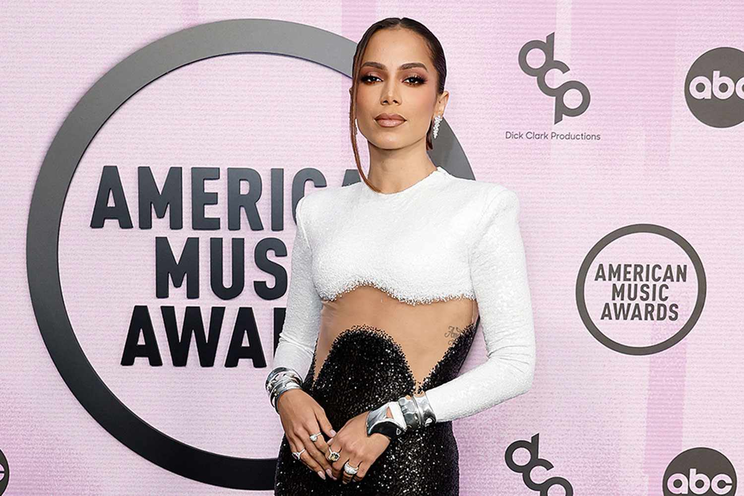 LOS ANGELES, CALIFORNIA - NOVEMBER 20: (EDITORIAL USE ONLY) Anitta attends the 2022 American Music Awards at Microsoft Theater on November 20, 2022 in Los Angeles, California. (Photo by Frazer Harrison/Getty Images)