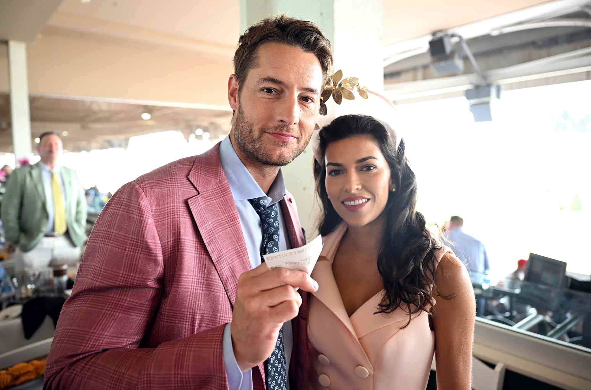 Justin Hartley and Sofia Pernas