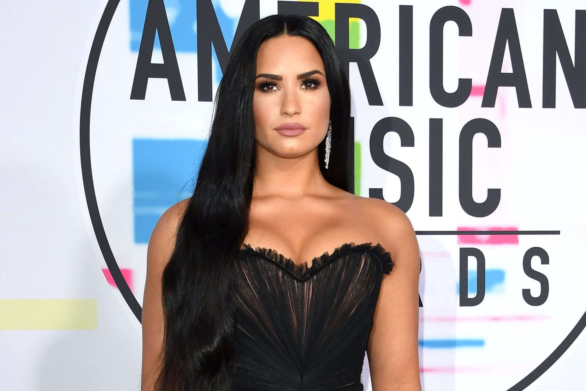 US-ENTERTAINMENT-AMERICAN MUSIC AWARDS-ARRIVALS