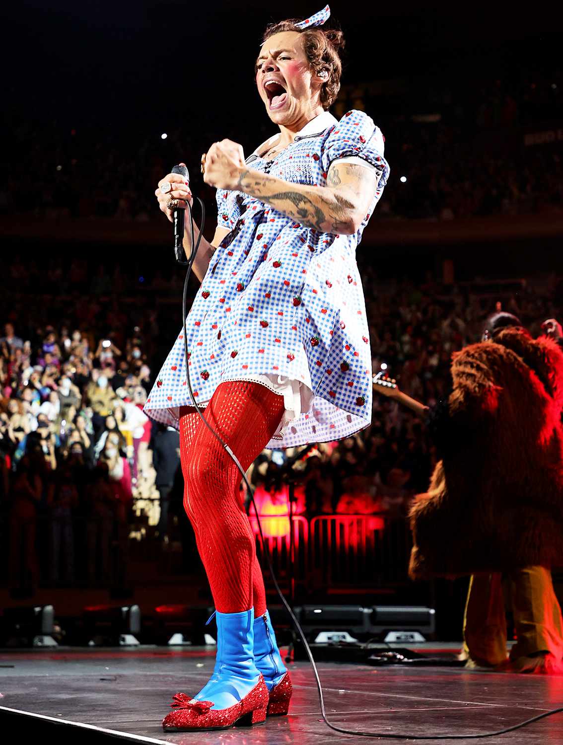 Harry Styles performs onstage at Harry Styles "Harryween" Fancy Dress Party at Madison Square Garden on October 30, 2021 in New York City.