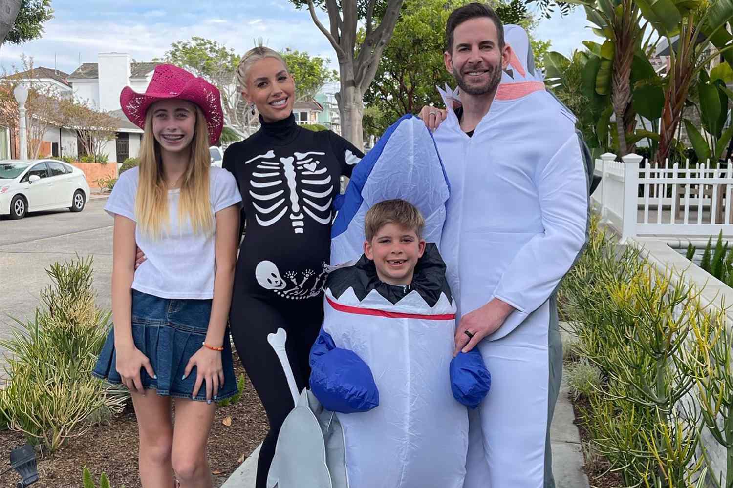 https://www.instagram.com/p/CkZYCV9ptqY/ theheatherraeelmoussa Verified Happy Halloween from the El Moussas!! ☠️🤠🦈🦈 Spot the baby 👀🔍🤍 Edited · 1h