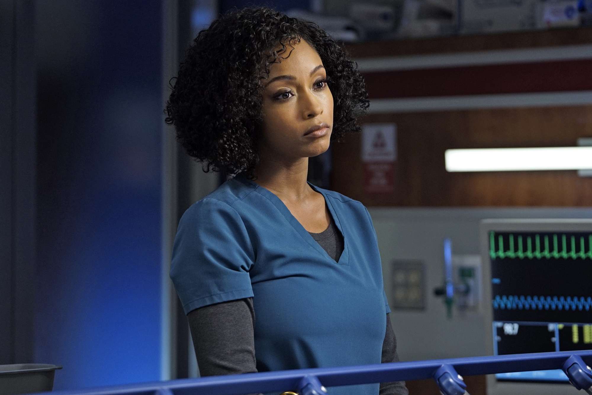 CHICAGO MED - Yaya DaCosta as April 