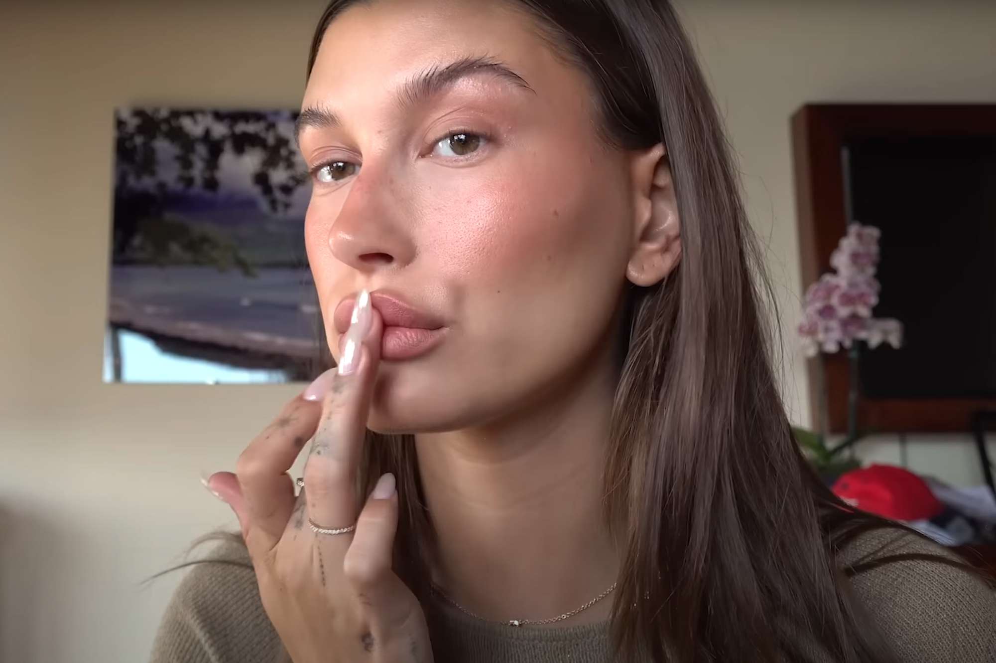 Hailey Rhode Bieber does summer makeup