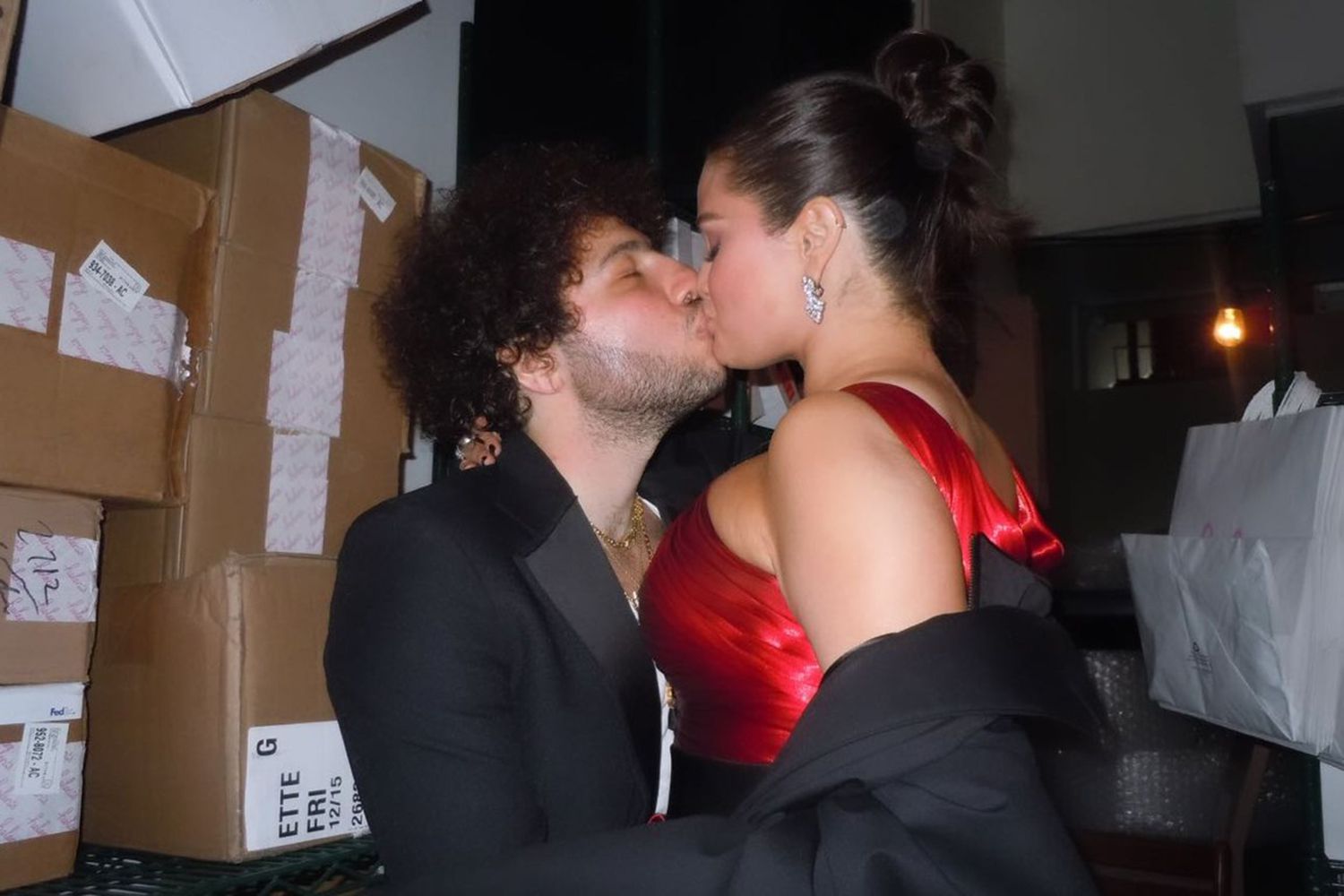 Selena Gomez and Benny Blanco Share Romantic Kiss at Golden Globes