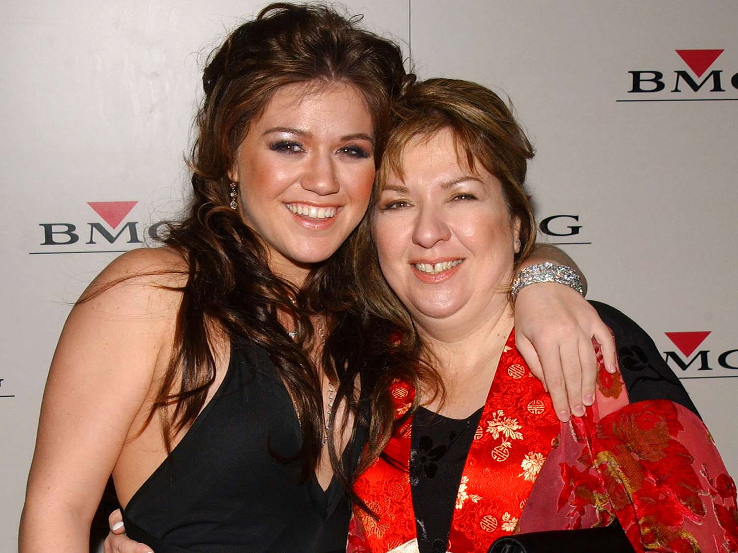 Kelly Clarkson and Jeanne Taylor.