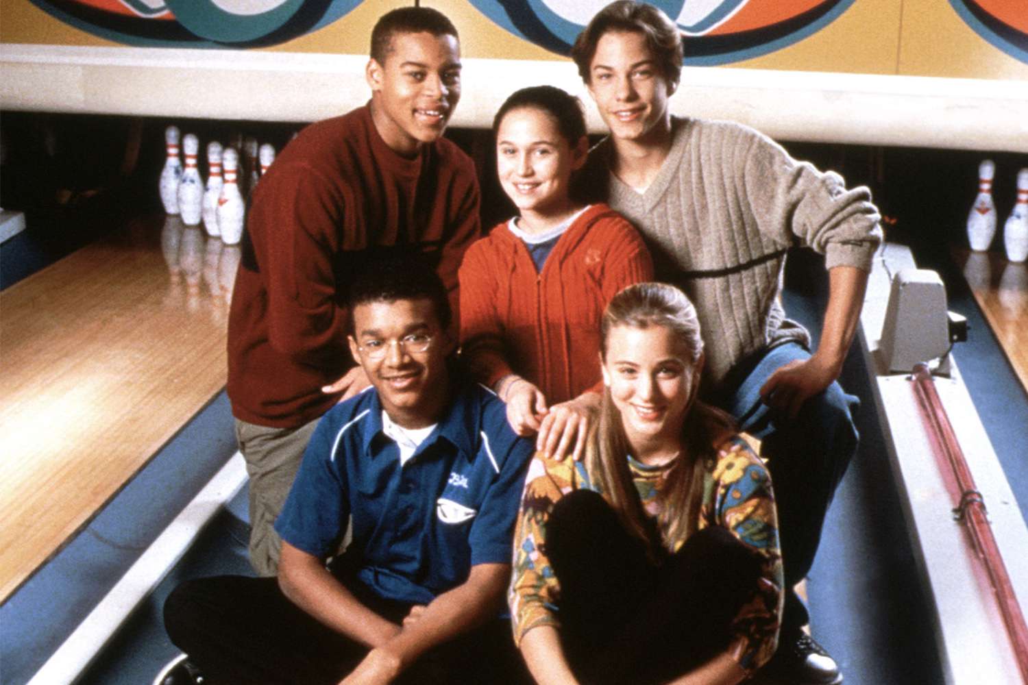 ALLEY CATS STRIKE, (clockwise from left): Robert Ri'chard, Mimi Paley, Kyle Schmid, Kaley Cuoco,