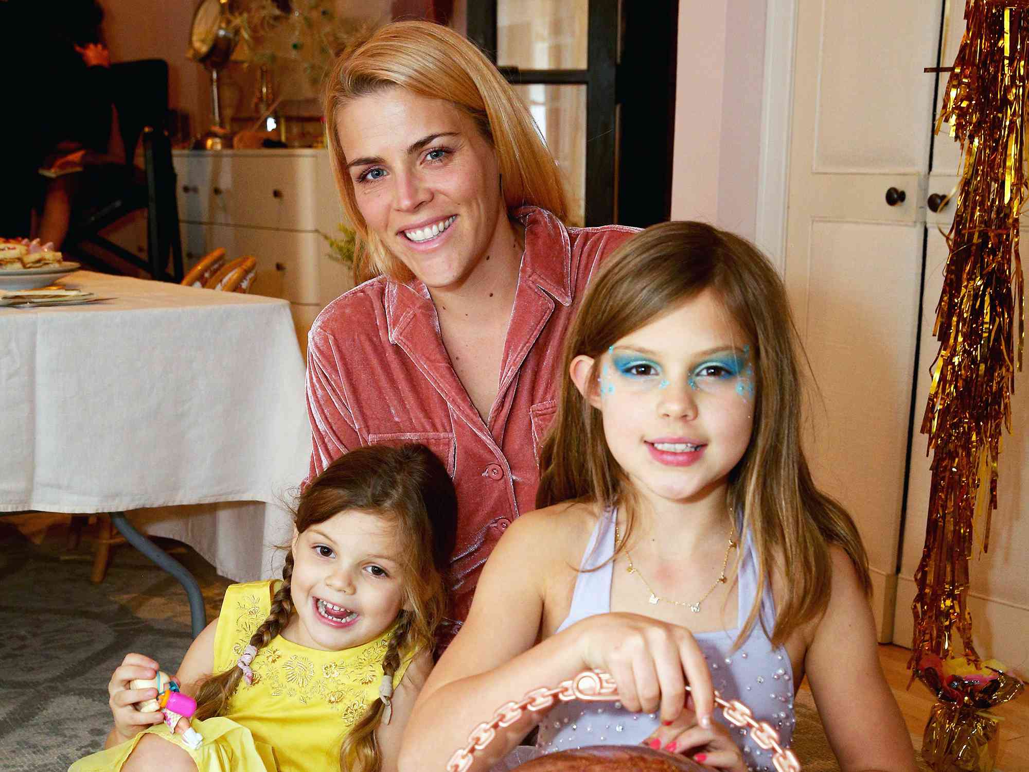 Cricket Pearl Silverstein, Busy Philipps, and Birdie Leigh Silverstein