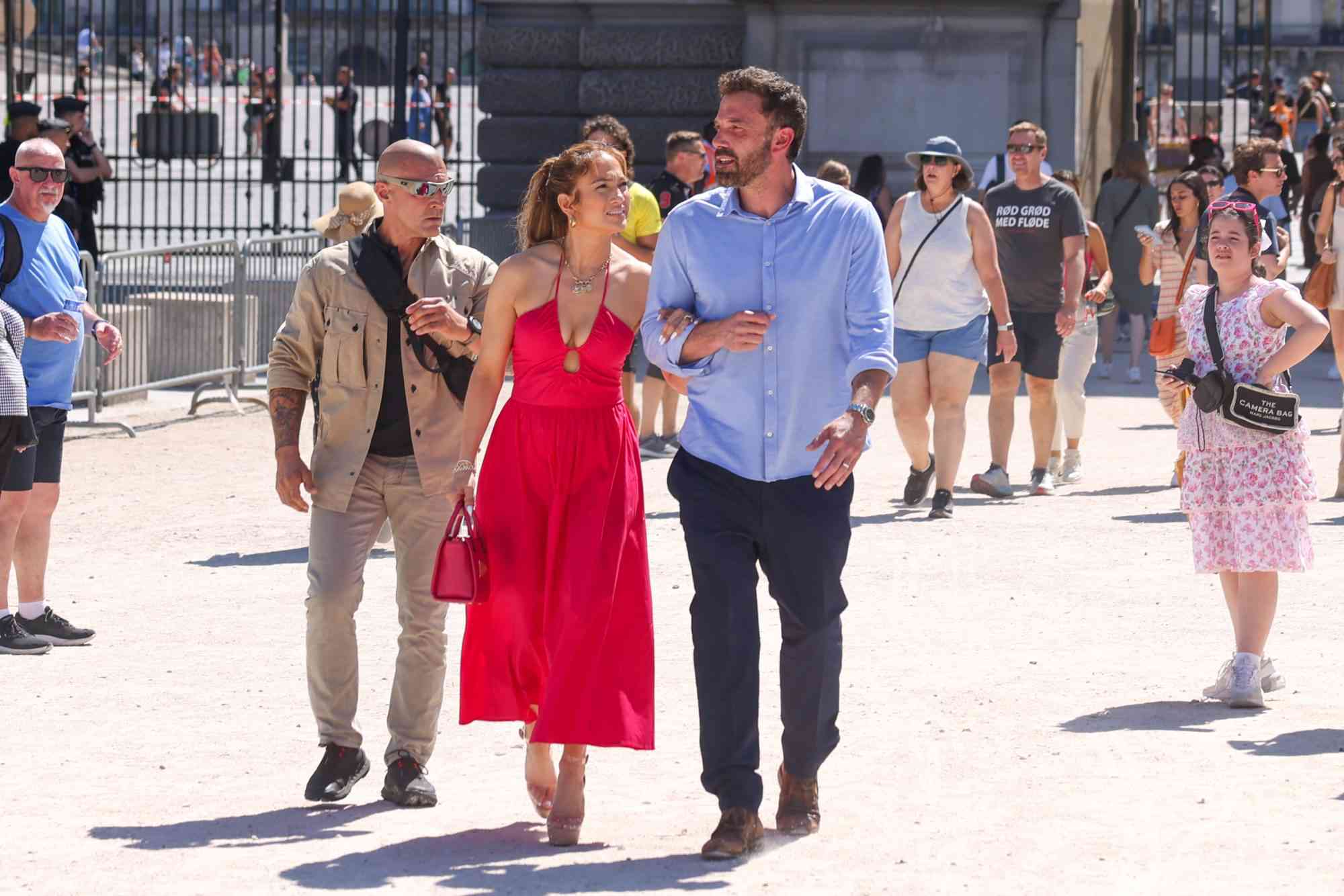 PARIS, FRANCE - JULY 24: Jennifer Lopez and Ben Affleck are seen strolling near the Louvre Museum on July 24, 2022 in Paris, France. (Photo by Pierre Suu/GC Images)