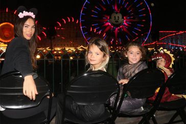 https://www.instagram.com/p/B3isQoSF6to/ meganfox Verified Halloween at @disneyland is always the most fun but can I get ONE family photo where everyone is looking at the camera and making a semi normal face ?? #disneyland 132w