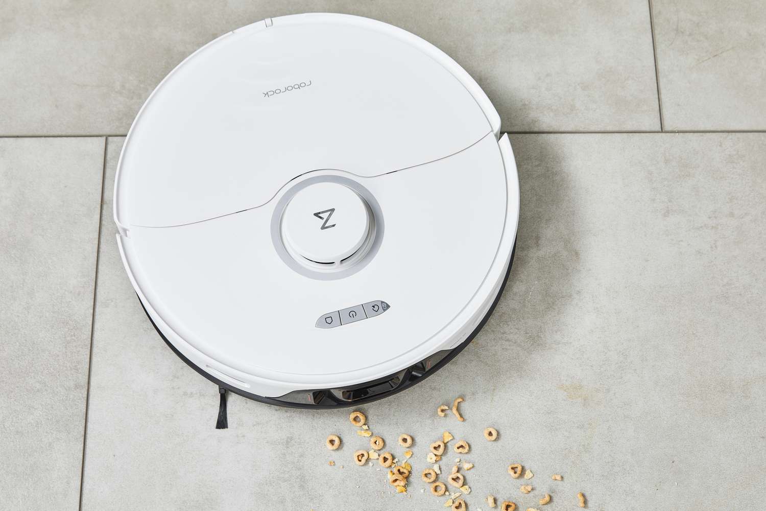 The Roborock S8 Pro Ultra picks up Cheerios and crackers