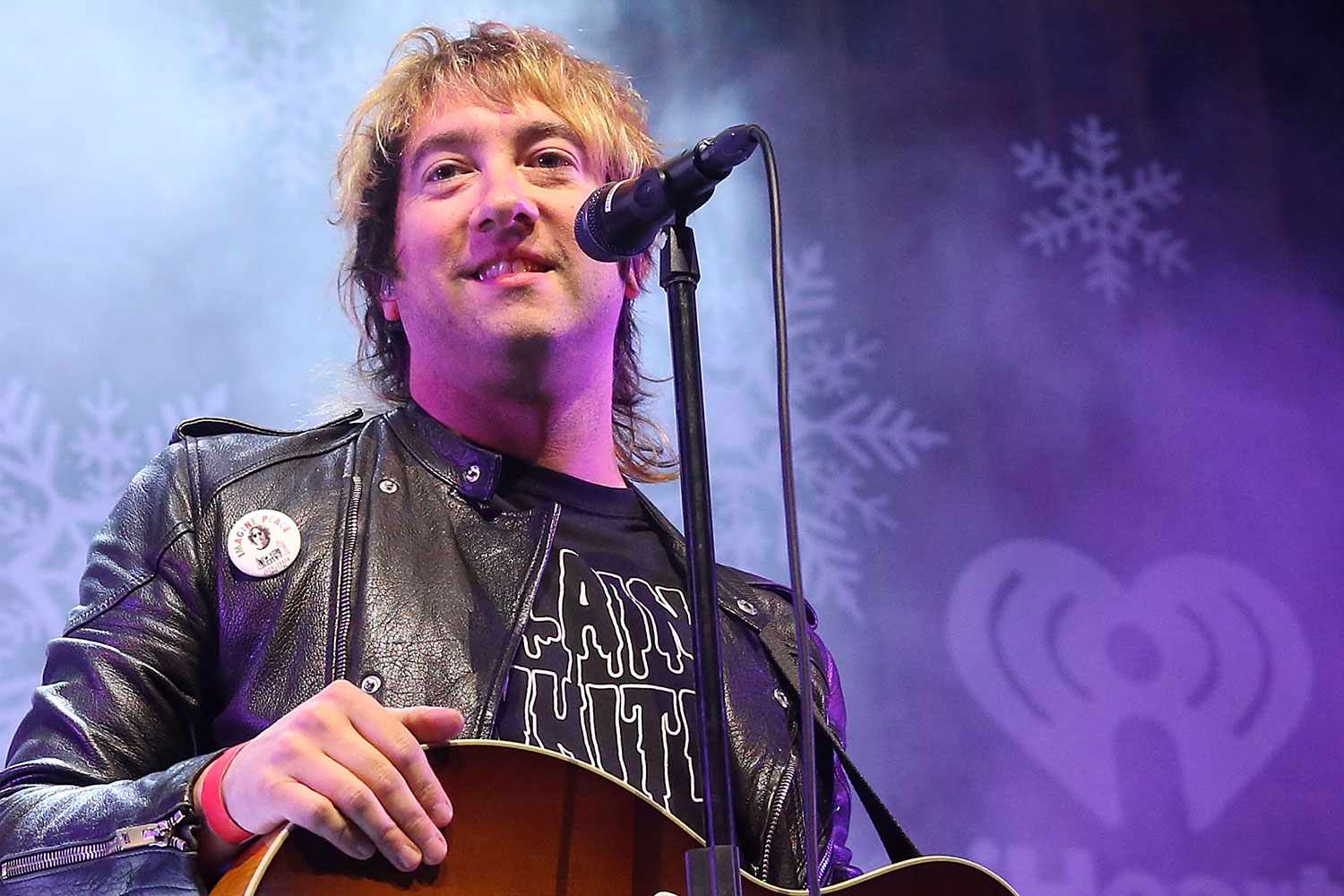 CENTURY CITY, CA - DECEMBER 28: Musician Tom Higgenson of Plain White T's performs onstage during the 'Live at the Atrium' Holiday Concert Series in Partnership with KIISFM Presented by Westfield Century City on December 28, 2017 in Century City, California. (Photo by Jesse Grant/Getty Images for Westfield)