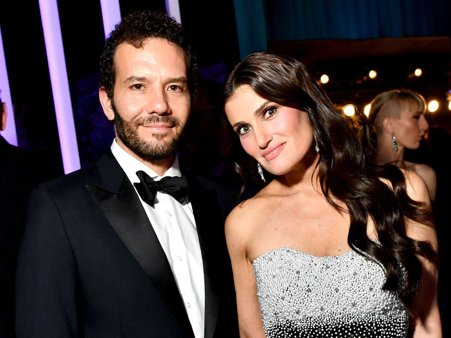 Aaron Lohr and Idina Menzel attend the 2020 Vanity Fair Oscar Party hosted by Radhika Jones at Wallis Annenberg Center for the Performing Arts on February 09, 2020 in Beverly Hills, California