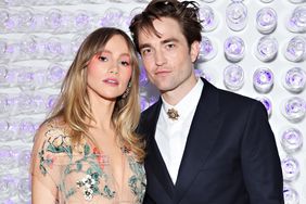 Suki Waterhouse and Robert Pattinson attend The 2023 Met Gala Celebrating "Karl Lagerfeld: A Line Of Beauty" at The Metropolitan Museum of Art on May 01, 2023 in New York City. 