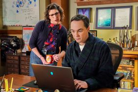 Young Sheldon, Mayim Bialik as Amy Farrah Fowler and Jim Parsons as Sheldon Cooper 