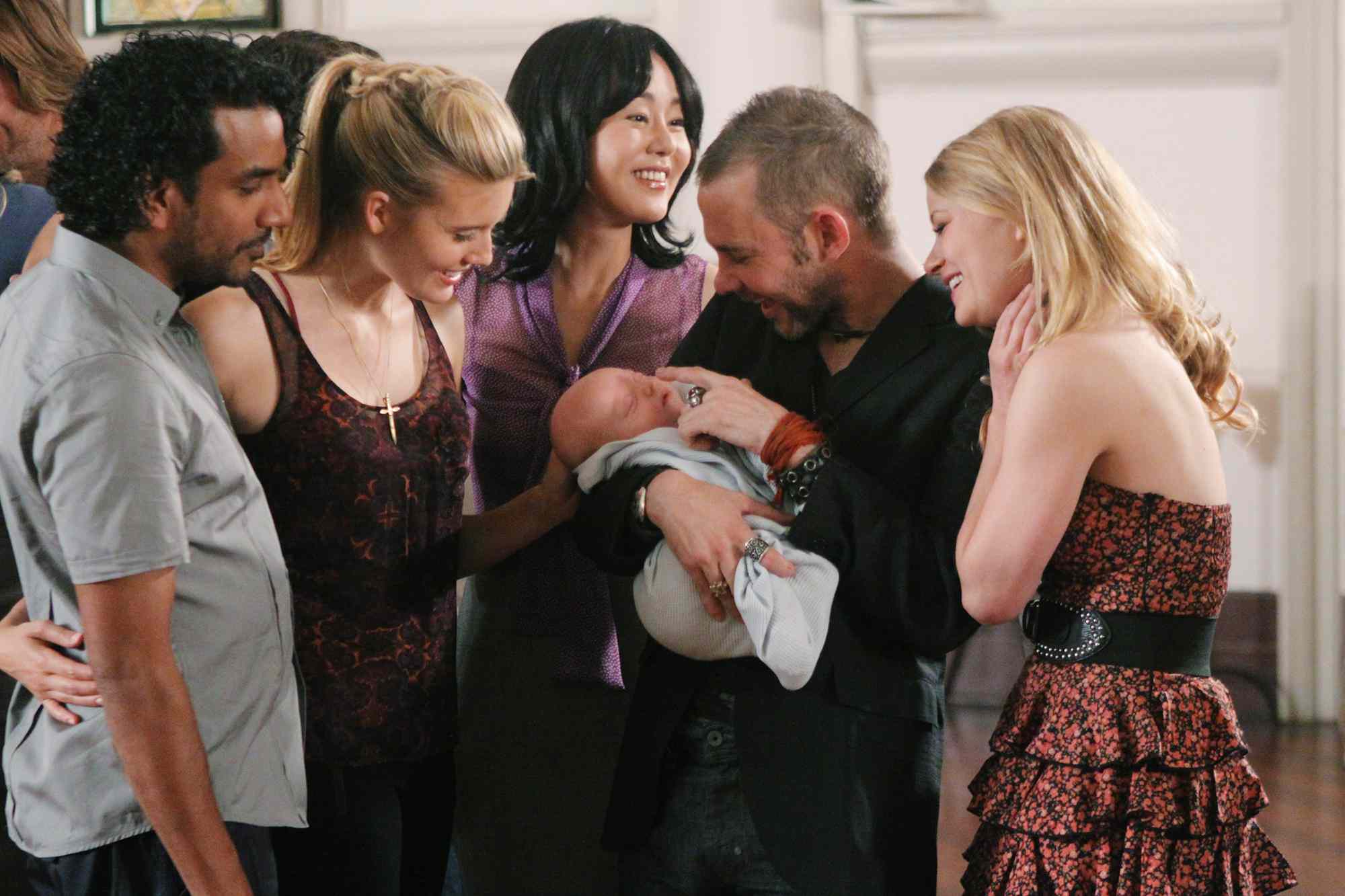 Naveen Andrews, Maggie Grace, Yunjin Kim, Dominic Monaghan, and Emilie De Ravin on 'Lost'.