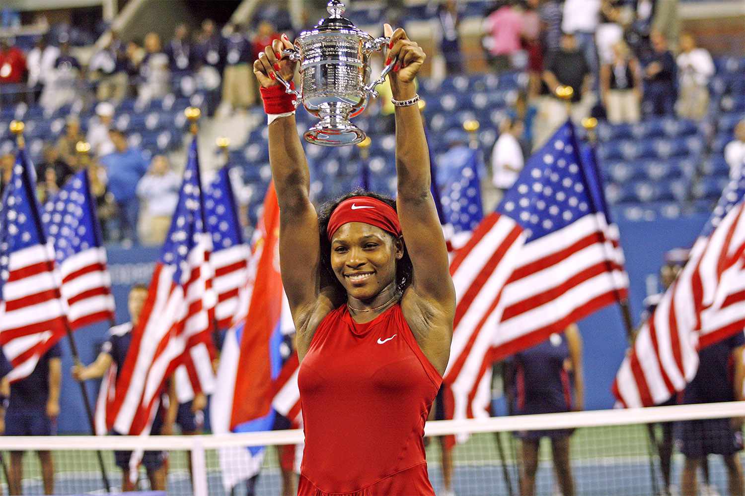Tennis: US Open: USA Serena Williams victorious with trophy after Women's Final vs Serbia Jelena Jankovic at National Tennis Center. Flushing, NY 9/7/2008 CREDIT: Manny Millan (Photo by Manny Millan /Sports Illustrated via Getty Images) (Set Number: X81024 TK7 R15 F131 )