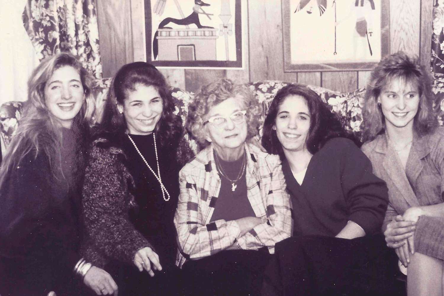 Carolyn Bessette with cousin, sisters, and grandmother in 1985