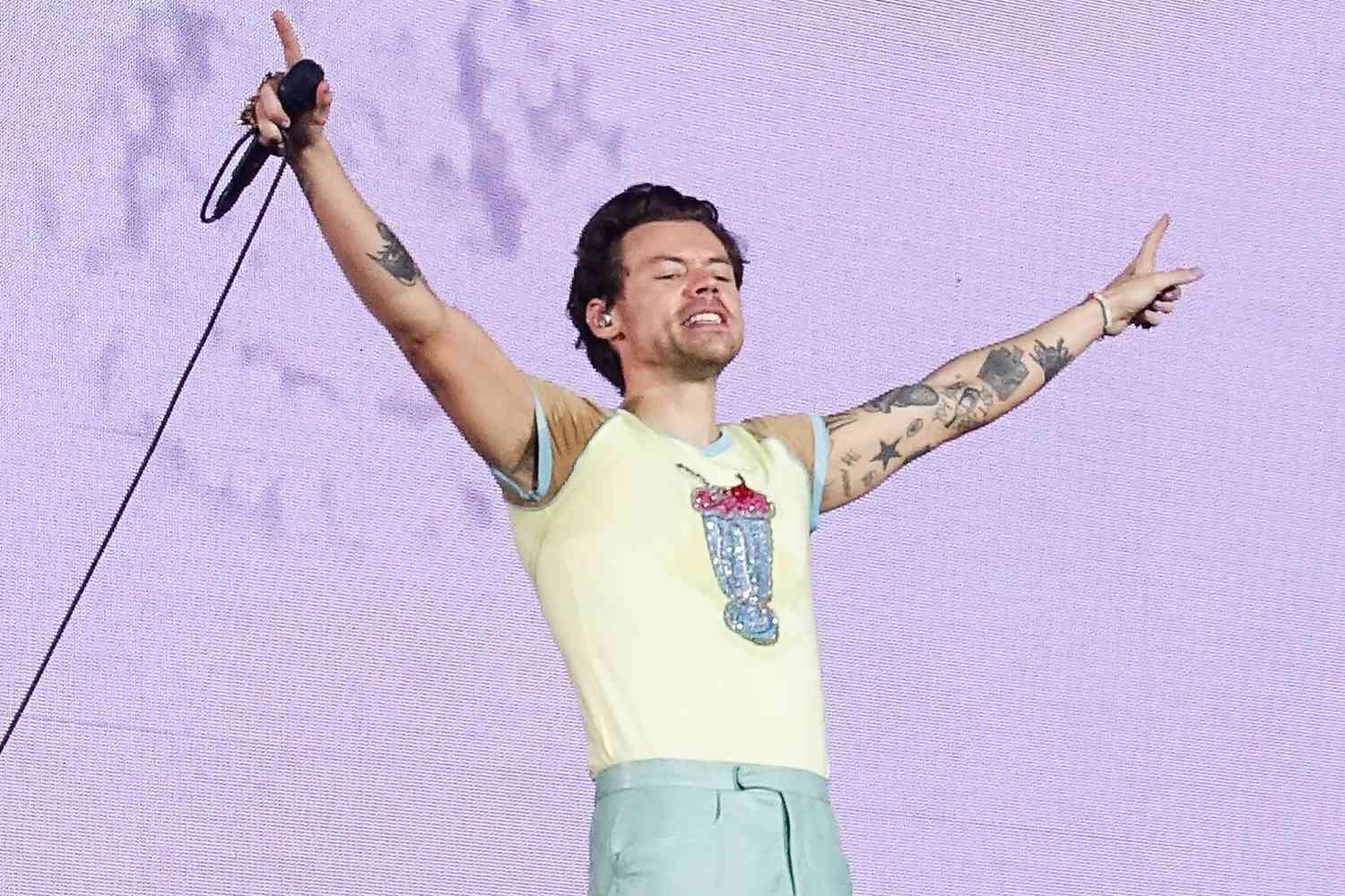 Perth, AUSTRALIA - Harry Styles kicked off his Aussie tour with a sold out show at Perth's HBF Park. Harry played to over 20 thousand fans at the outdoor arena. Pictured: Harry Styles BACKGRID USA 20 FEBRUARY 2023 BYLINE MUST READ: Backgrid AU / BACKGRID USA: +1 310 798 9111 / usasales@backgrid.com UK: +44 208 344 2007 / uksales@backgrid.com *UK Clients - Pictures Containing Children Please Pixelate Face Prior To Publication*