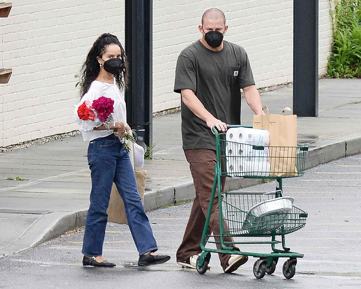 Zoe Kravitz Holds Red Roses as She Leaves a Supermarket During a Getaway With Rumored New Beau, Channing Tatum