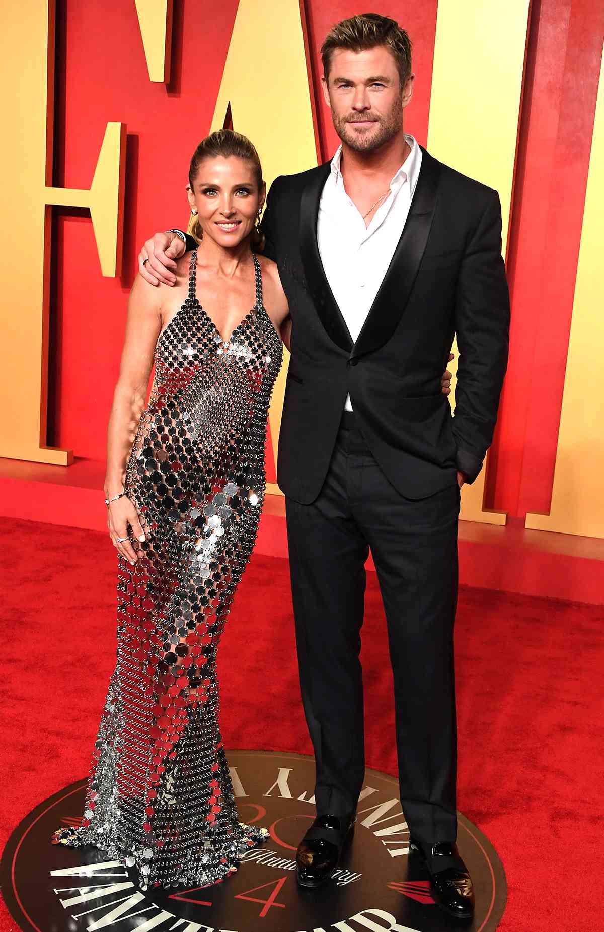  Elsa Pataky, Chris Hemswortharrives at the 2024 Vanity Fair Oscar Party