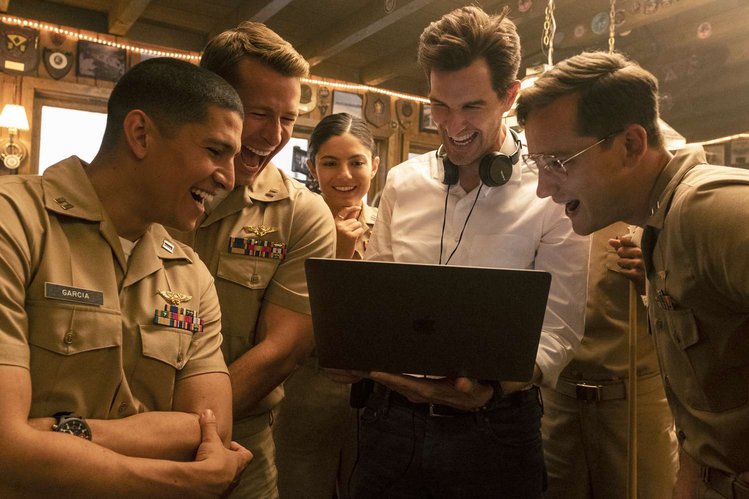 Danny Ramirez, Glen Powell, Monica Barbaro, Joseph Kosinski and Lewis Pullman on the set of 'Top Gun: Maverick'