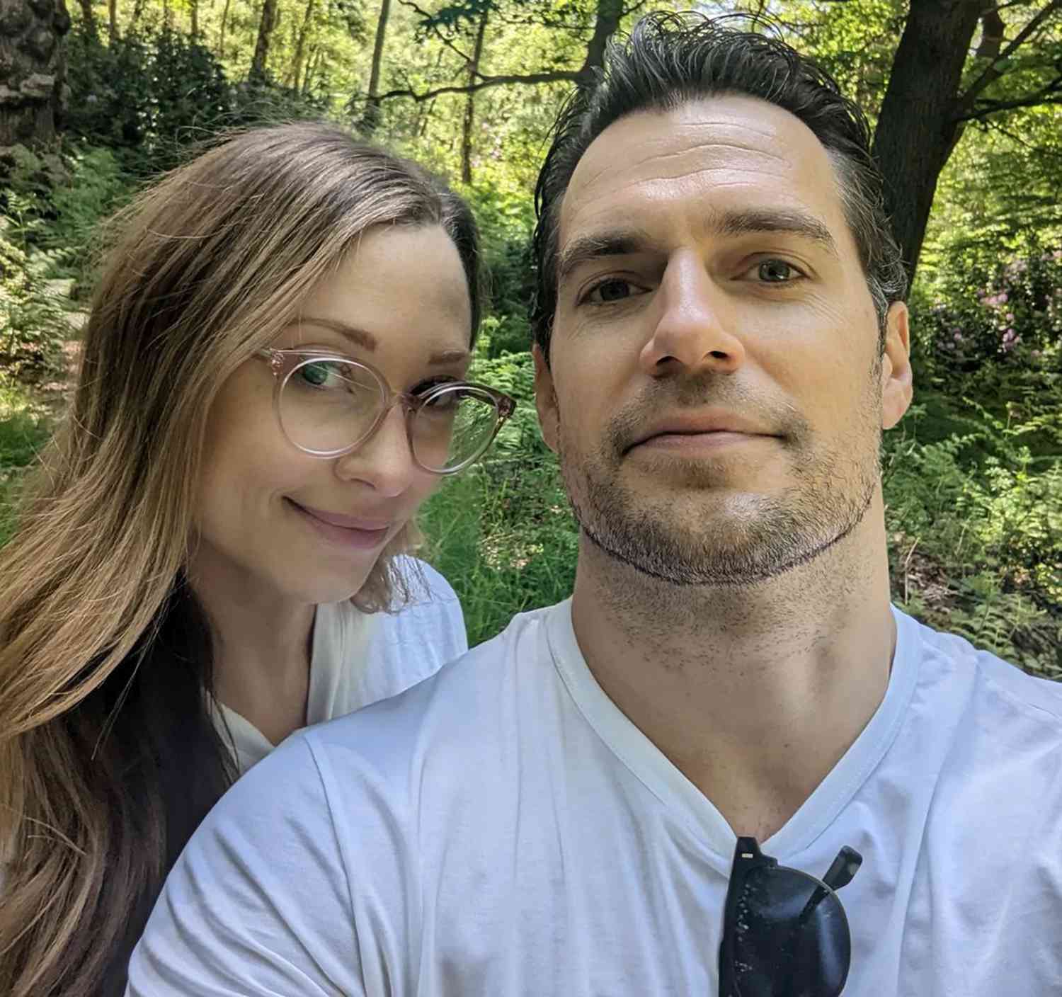 Henry Cavill Posts Pic with Girlfriend Natalie Viscuso