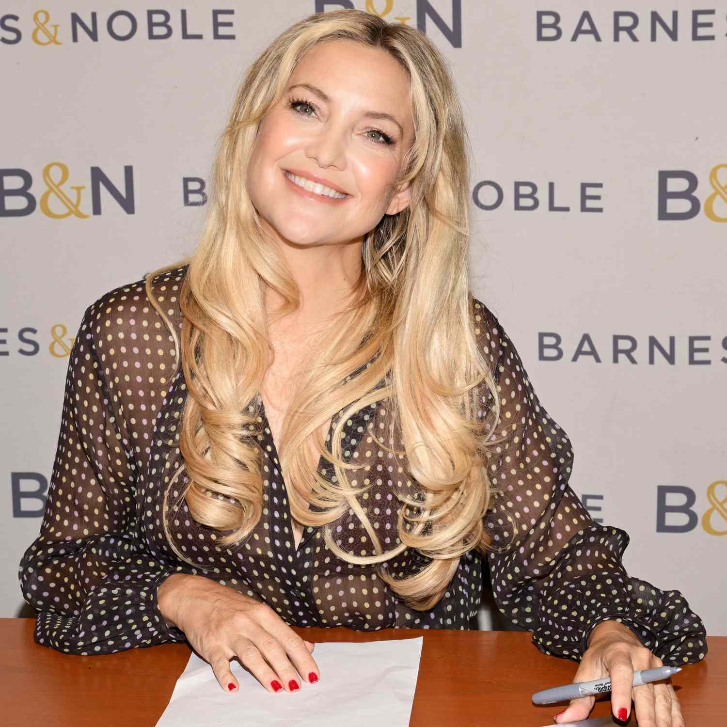 Kate Hudson Signs 'Glorious' Album at Barnes & Noble Fifth Avenue, New York, USA