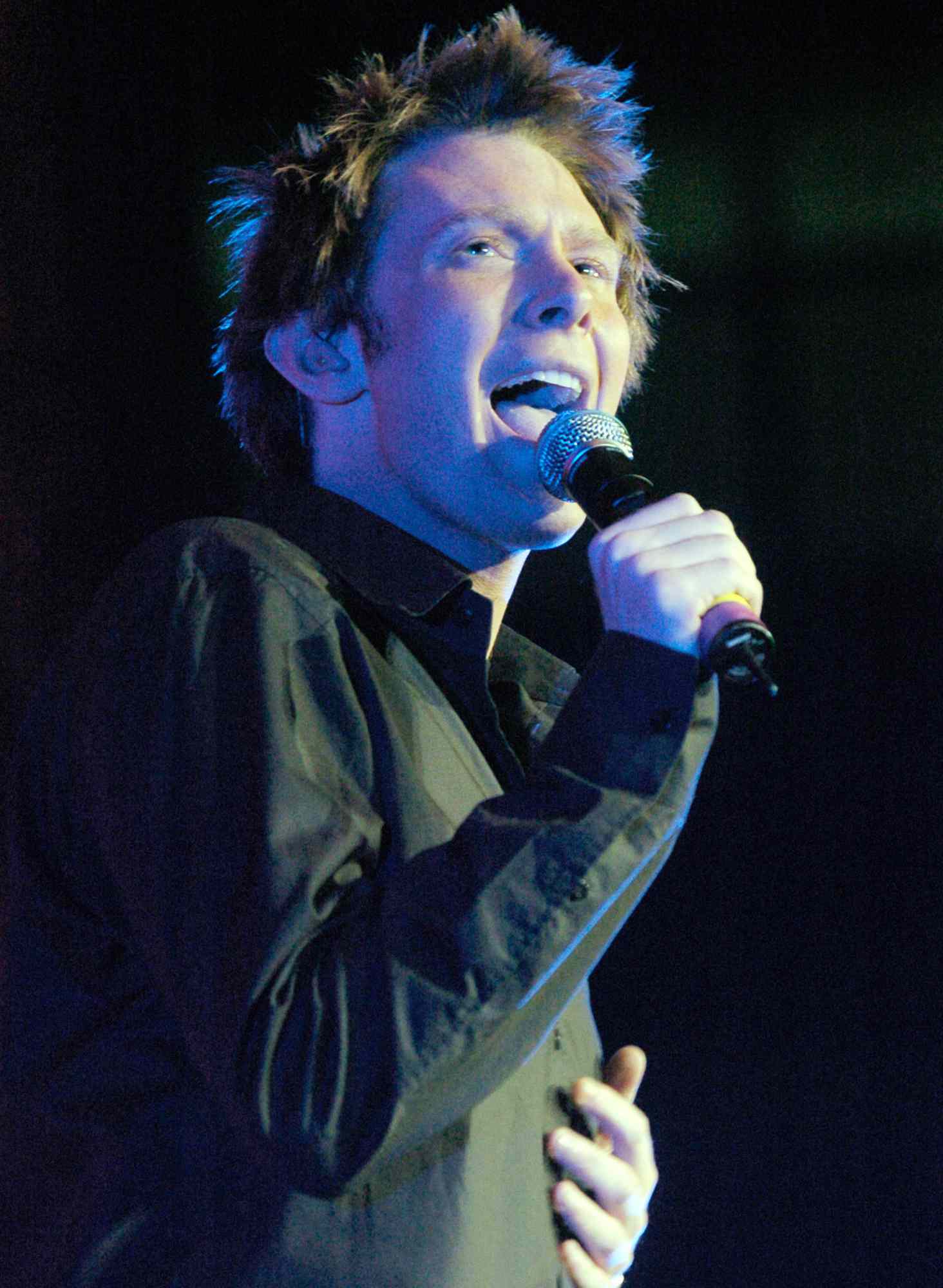 Clay Aiken performs at the KISS FM Jingle Ball 2003.