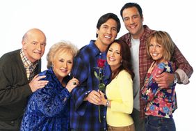 Peter Boyle, Doris Roberts, Ray Romano, Patricia Heaton, Brad Garrett, and Monica Horan star in Everybody Loves Raymond.