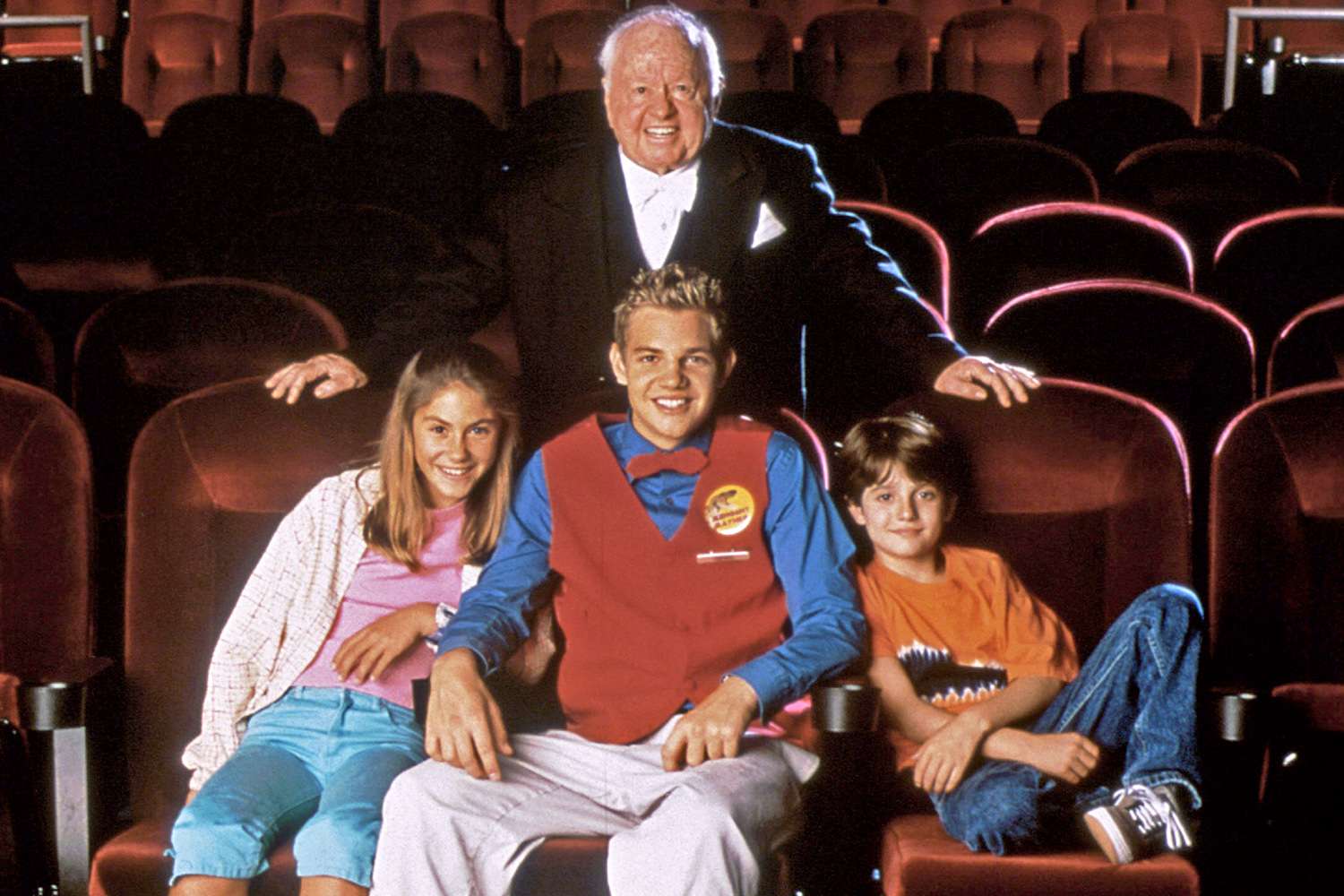 PHANTOM OF THE MEGAPLEX, (top): Mickey Rooney, (bottom from left): Caitlin Wachs, Taylor Handley, Jacob Smith, 2000. ©Grossbart Barnett Prod. / Courtesy Everett Collection