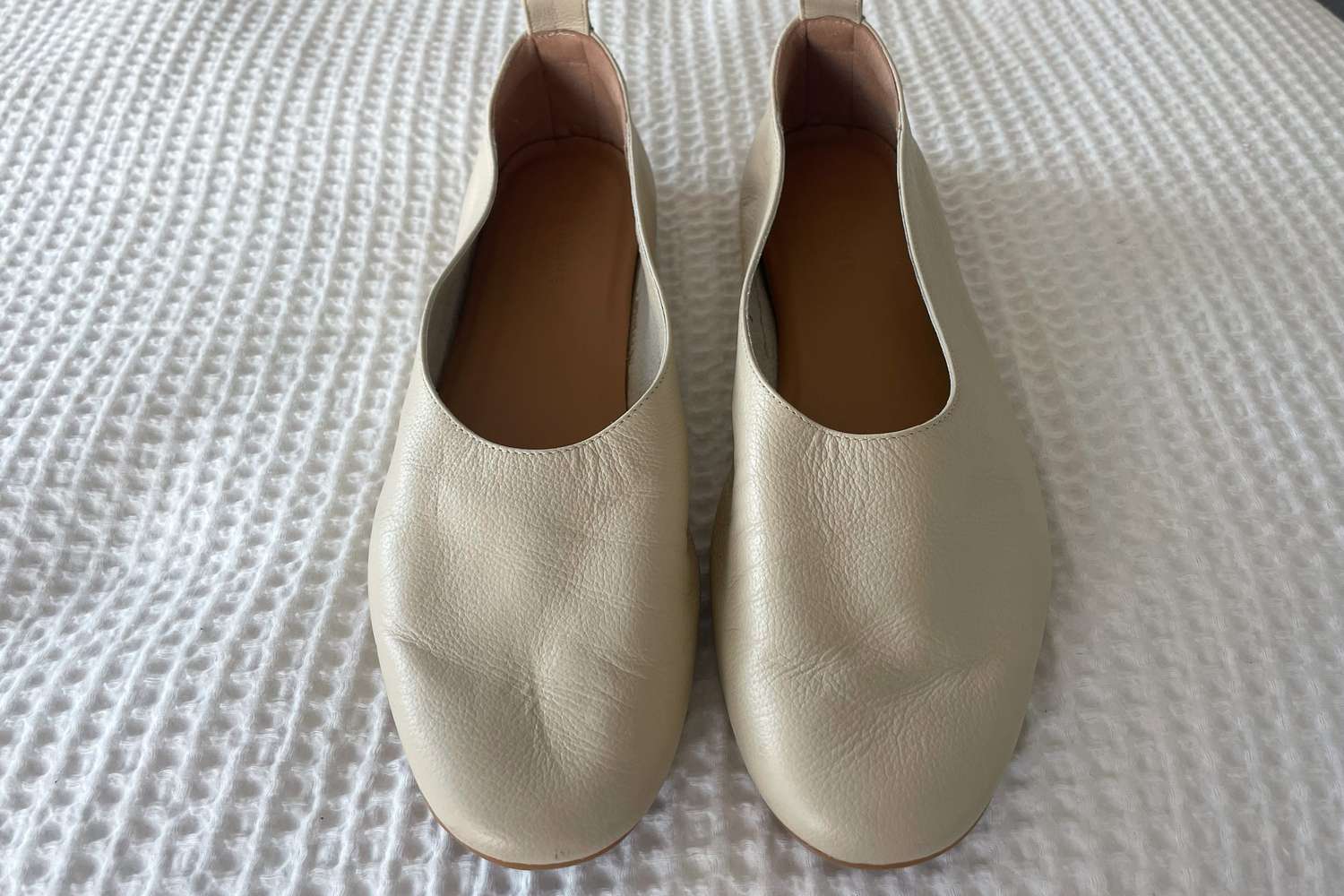 A pair of Everlane The Italian Leather Day Glove Flats